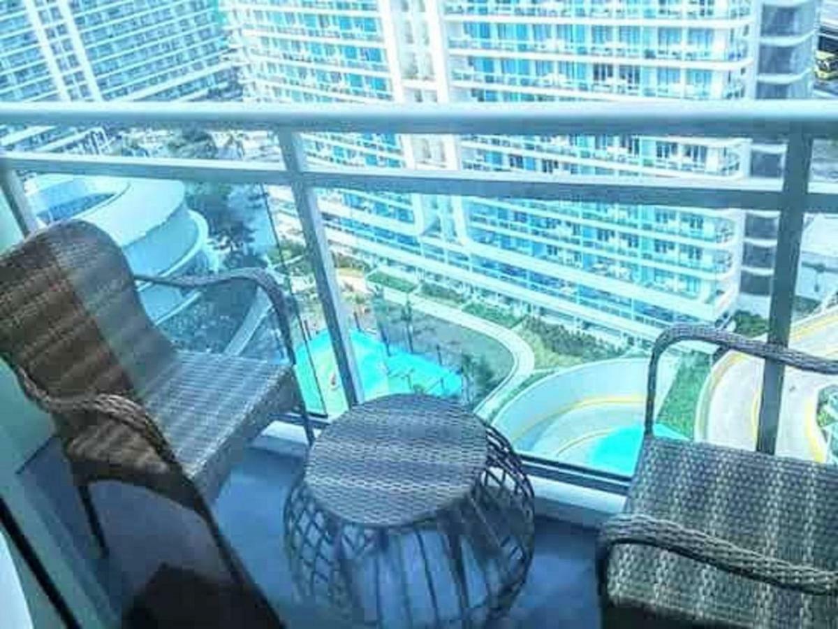 Azure C5 Man-Made Beach Balcony Multiple Units Manila Exterior foto